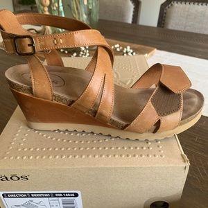 Taos Wedges- Size 41- Camel color